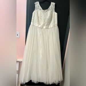 David’s Bridal 24W Wedding Gown